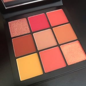 BNIB- Huda beauty Coral obsession